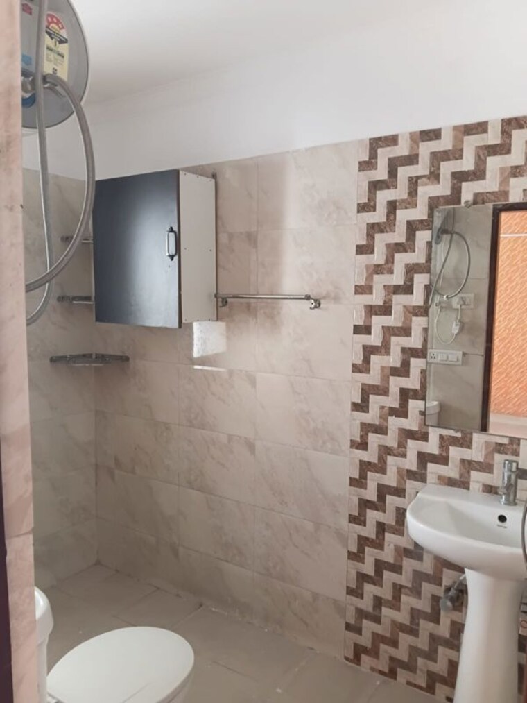 Bathroom, nagla 4 Bedroom 2420 Sq.Ft. Apartment In Nagla Zirakpur 10745526