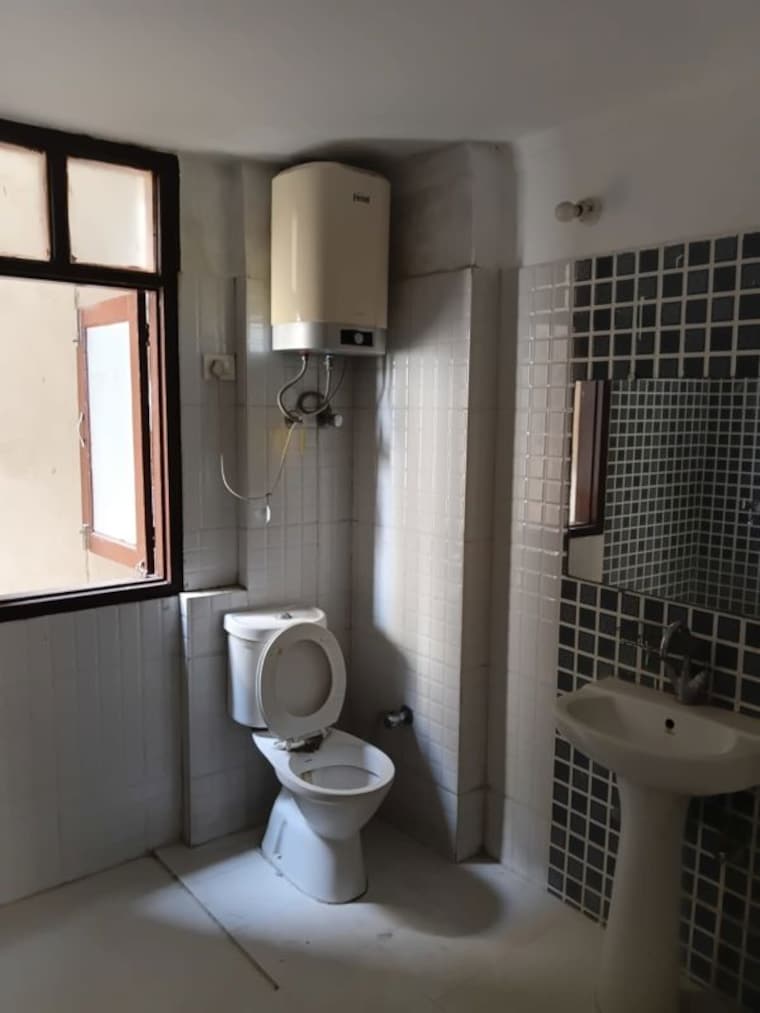 Bathroom, nagla 4 Bedroom 2420 Sq.Ft. Apartment In Nagla Zirakpur 10745526