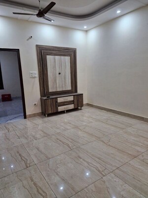 2 BHK Builder Floor For Rent in Karanpur