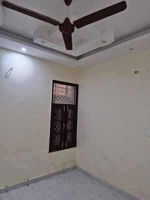 Room in 2 BHK Builder Floor at Karanpur – for Rent