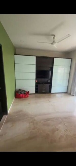 Room in 3 BHK Apartment at DLH Sorrento, Veera Desai Road – for Rent