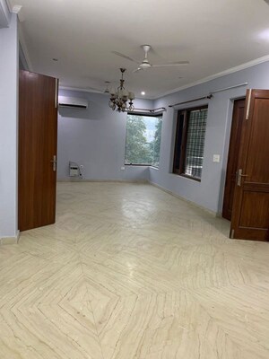 Room in 2 BHK Builder Floor at Sector 46 – for Rent