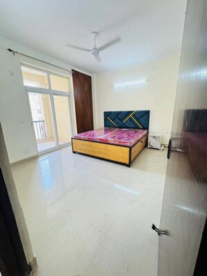 Bedroom in 2 BHK Apartment at Neb Sarai – for Rent