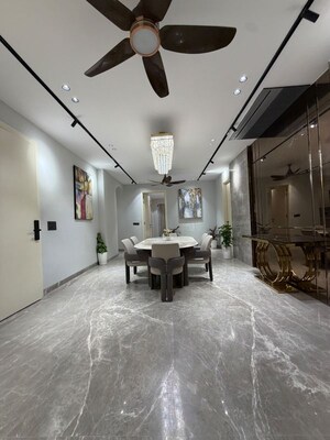 Parking in 3 BHK Builder Floor at BPTP Green Oaks, Sector 70a – for Sale
