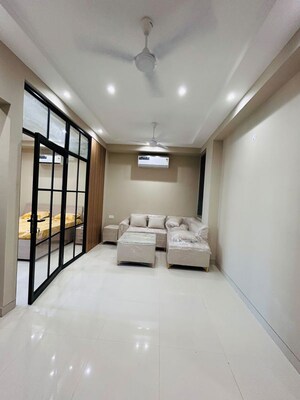 Room in 1 BHK Builder Floor at Sector 38 – for Rent