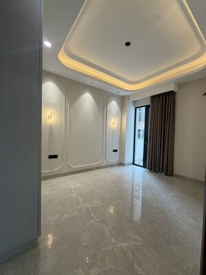 Room in 3 BHK Builder Floor at BPTP Astaire Gardens, Sector 70a – for Sale