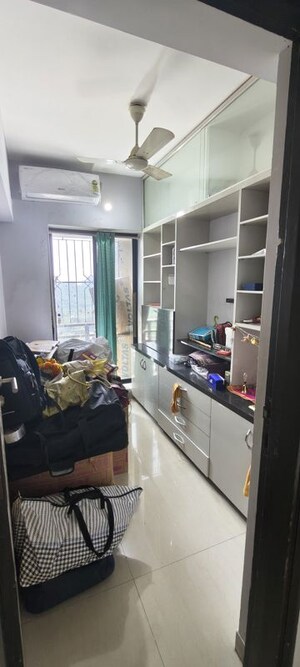 Team Area in 2.5 BHK Apartment at Sapphire Heights, Kandivali East – for Rent
