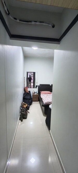 Furnished Amenities in 2.5 BHK Apartment at Sapphire Heights, Kandivali East – for Rent