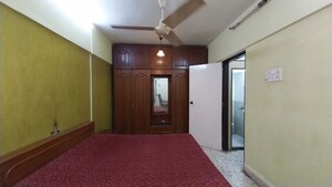 Room in 1 BHK Apartment at Lokhandwala House, Khar West – for Rent
