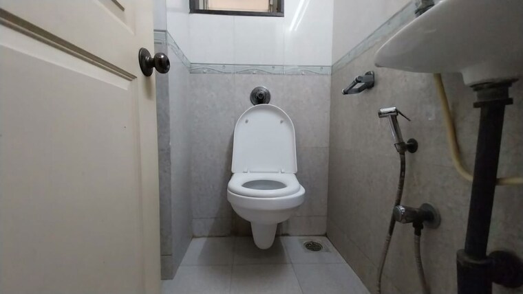 Bathroom, lokhandwala-house 1 Bedroom 500 Sq.Ft. Apartment In Khar West Mumbai 10745756
