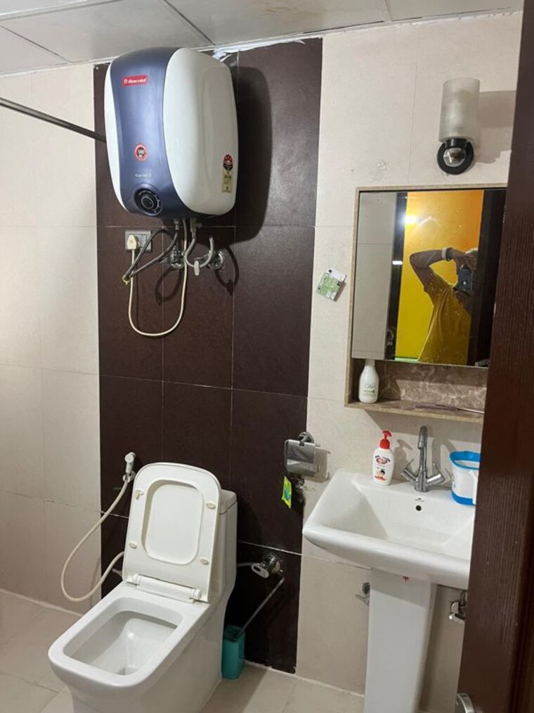 Bathroom, amrapali-verona-heights 2.5 Bedroom 1220 Sq.Ft. Apartment In Tech Zone 4 Greater Noida Greater Noida 10745778
