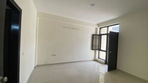 Room in 3 BHK Builder Floor at Omaxe Silver Birch, North Mullanpur – for Rent