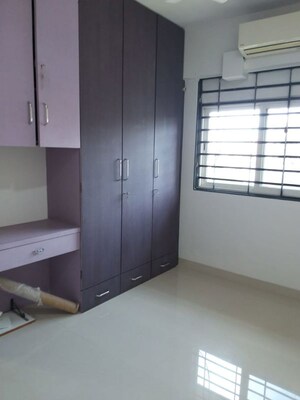 Room in 2 BHK Apartment at Laxmi Vihar Khar, Khar West – for Rent