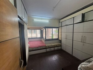 Room in 3 BHK Apartment at Santacruz West – for Rent