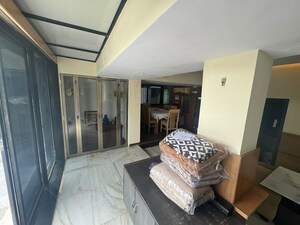 Bedroom in 3 BHK Apartment at Santacruz West – for Rent