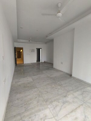Room in 3 BHK Apartment at DLH Dawn, Santacruz West – for Rent