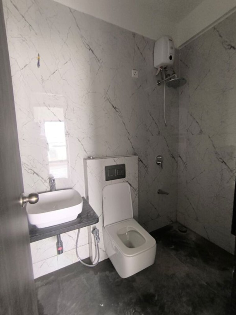 Bathroom, dlh-dawn 3 Bedroom 1140 Sq.Ft. Apartment In Santacruz West Mumbai 10745854