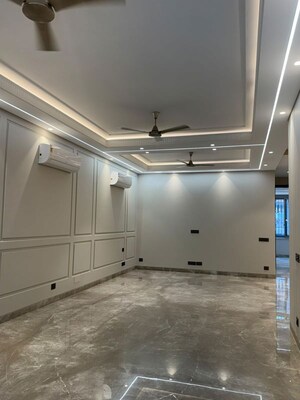 Room in 4 BHK Builder Floor at Defence Colony – for Rent