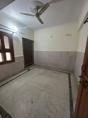Bathroom in 2 BHK Builder Floor at Uppal Southend, Sector 49 – for Rent