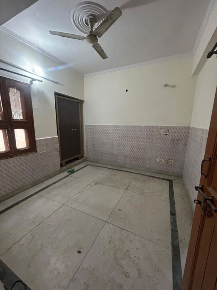 Bathroom, uppal-southend 2 Bedroom 1150 Sq.Ft. Builder Floor In Sector 49 Gurgaon 10746044