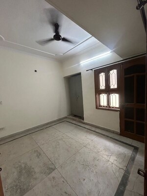 Room in 2 BHK Builder Floor at Uppal Southend, Sector 49 – for Rent