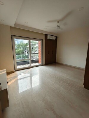 Room in 3 BHK Builder Floor at Defence Colony – for Rent