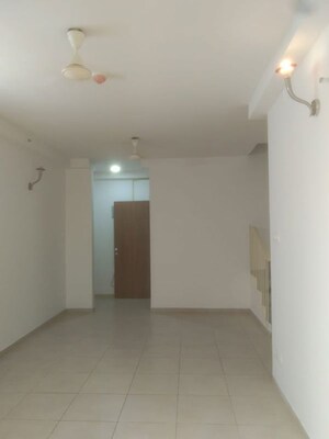 Room in 2 BHK Apartment at Bhartiya Nikoo Homes, Thanisandra Main Road – for Rent