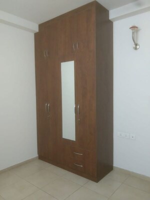 Room in 2 BHK Apartment at Bhartiya Nikoo Homes, Thanisandra Main Road – for Rent