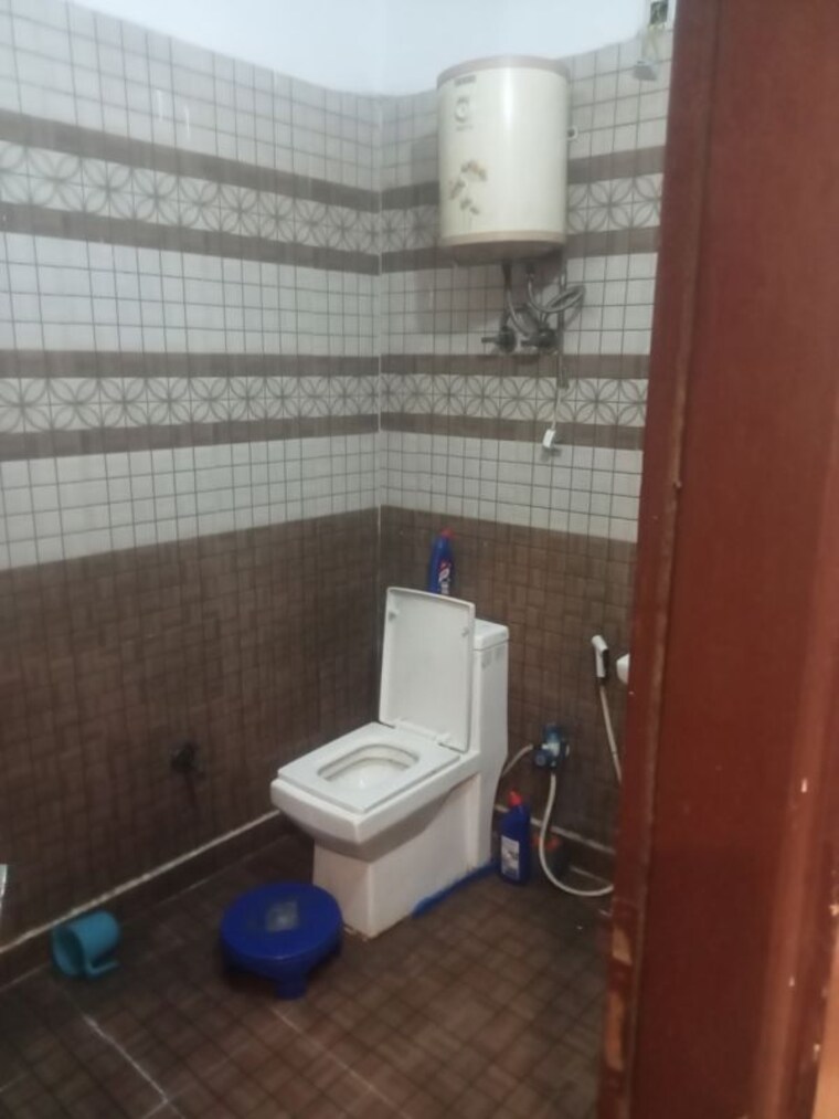 Bathroom, sapphire-tower 2 Bedroom 950 Sq.Ft. Builder Floor In Sector 104 Noida 10746114