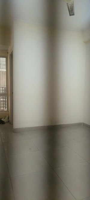 Room in 3 BHK Apartment at Gaur City 1st Avenue, Sector 4 Greater Noida – for Rent