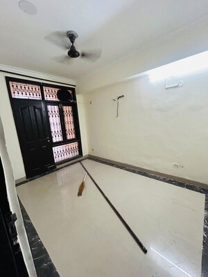Furnished Amenities in 2 BHK Builder Floor at Sushant Lok Iii – for Rent