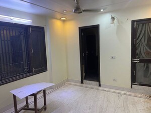 Room in 3 BHK Builder Floor at Kailash Colony – for Rent