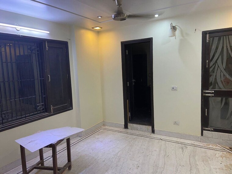 Room, kailash colony 3 Bedroom 200 Sq.Yd. Builder Floor In Kailash Colony Delhi 10746281