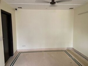 Room in 3 BHK Builder Floor at Kailash Colony – for Rent