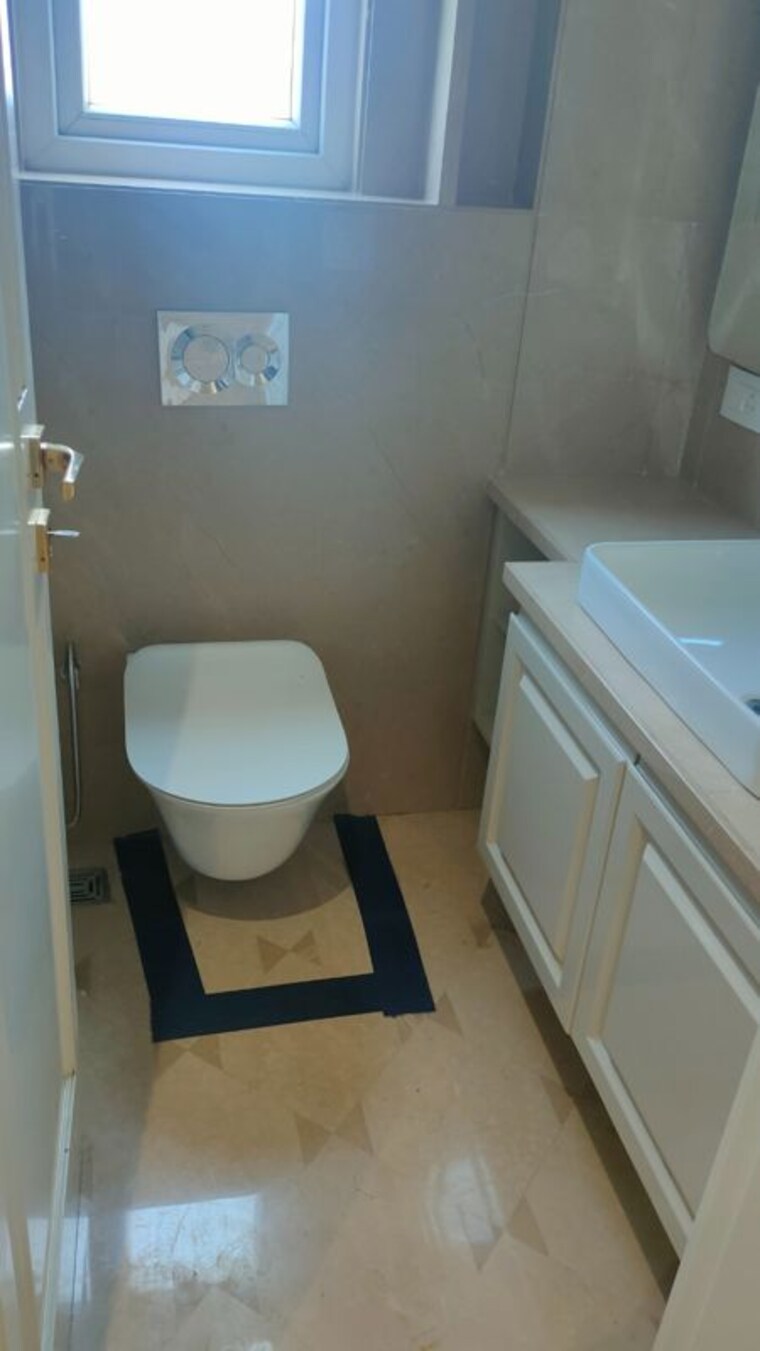 Bathroom, greater kailash i 3 Bedroom 208 Sq.Yd. Builder Floor In Greater Kailash I Delhi 10746282