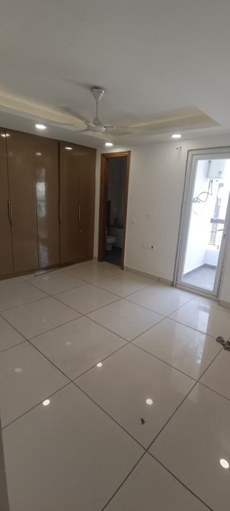 Bathroom, east of kailash 3 Bedroom 200 Sq.Yd. Builder Floor In East Of Kailash Delhi 10746287