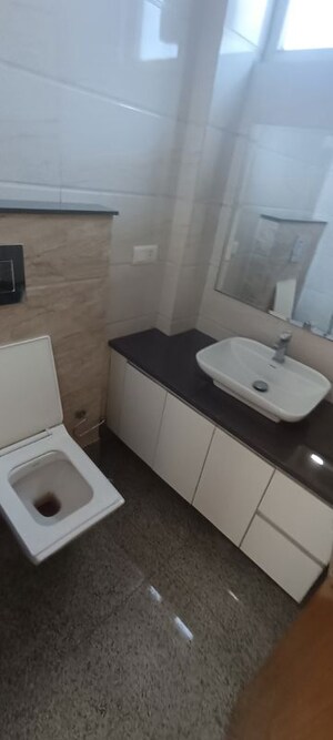 Team Area in 3 BHK Builder Floor at East Of Kailash – for Rent