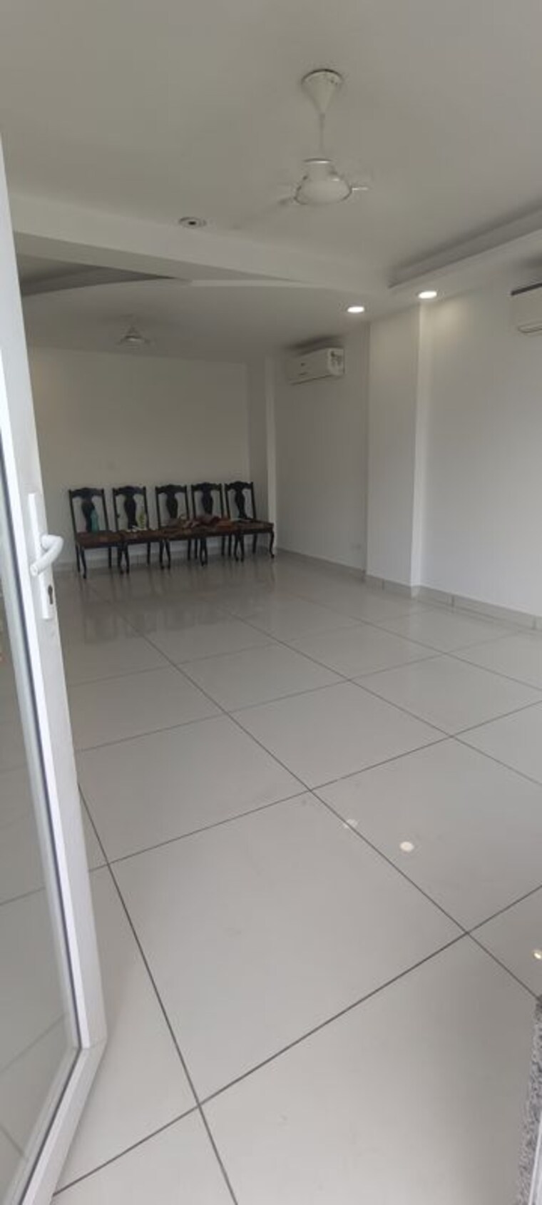 Room, east of kailash 3 Bedroom 200 Sq.Yd. Builder Floor In East Of Kailash Delhi 10746287