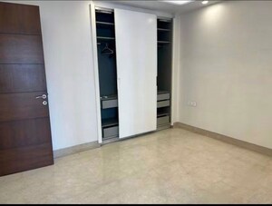 Room in 3 BHK Builder Floor at Hemkunt Colony – for Rent