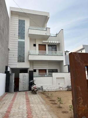 3 BHK Independent House For Rent in Azad Nagar
