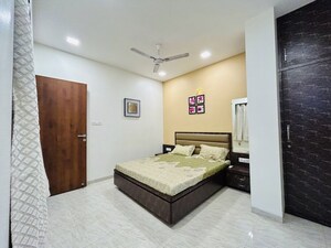 Bedroom in 2 BHK Apartment at Sanman CHS Andheri West, Andheri West – for Rent