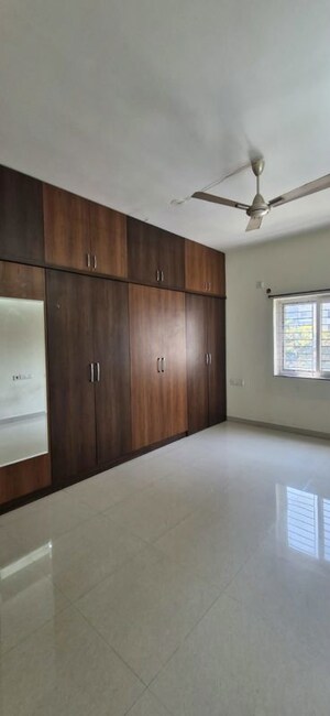 Room in 3 BHK Builder Floor at Kondapur – for Rent