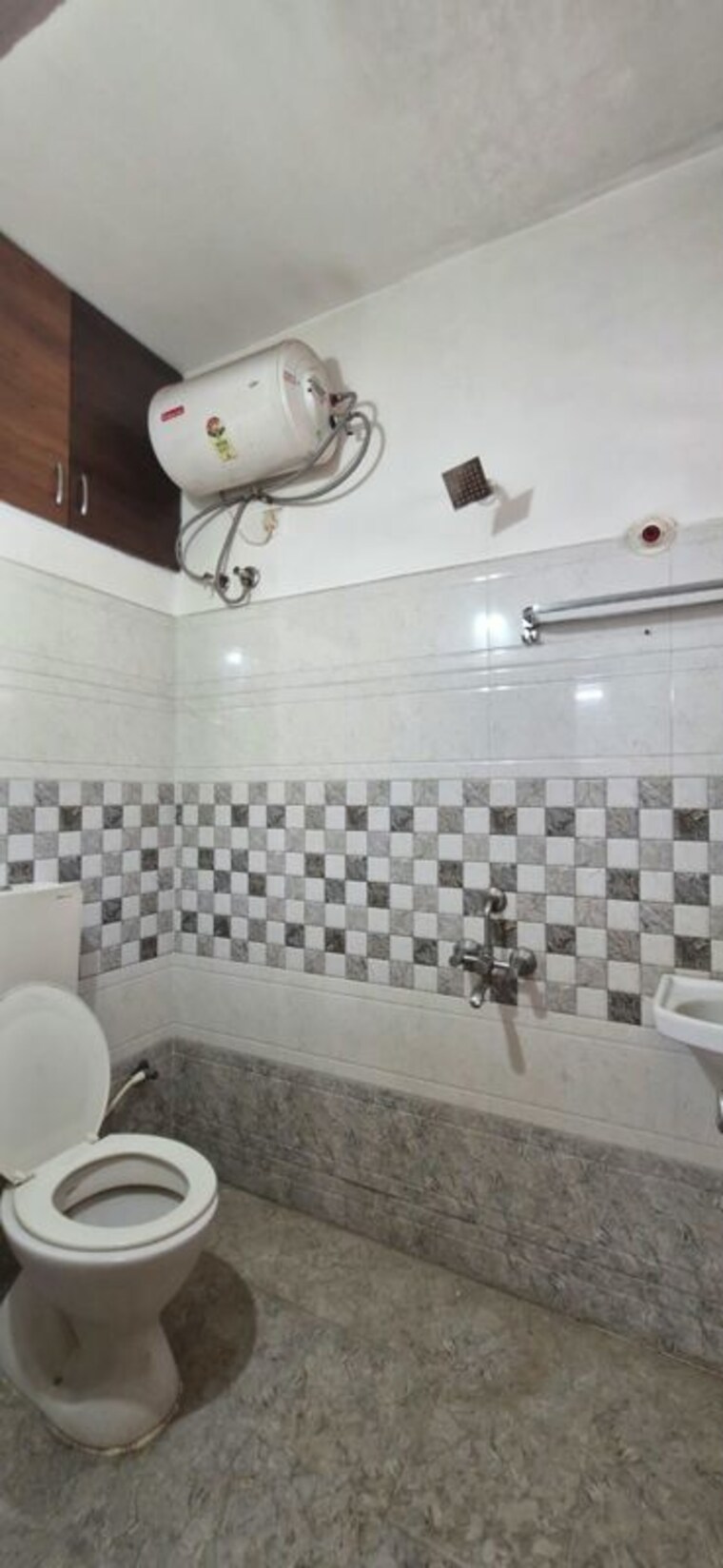 Bathroom, kondapur 3 Bedroom 1850 Sq.Ft. Builder Floor In Kondapur Hyderabad 10746448