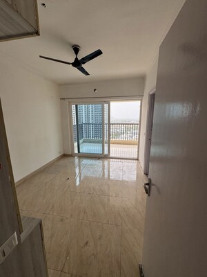 3 BHK Apartment For Sale in Gaur Yamuna City 16th Park View, Gaur Yamuna City