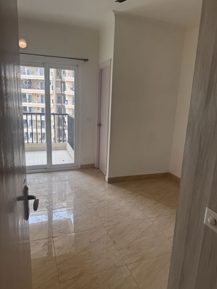 Room, gaur-yamuna-city-16th-park-view 3 Bedroom 1375 Sq.Ft. Apartment In Gaur Yamuna City Greater Noida 10746391