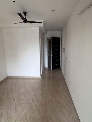 Room in 3 BHK Apartment at Gaur Yamuna City 16th Park View, Gaur Yamuna City – for Sale