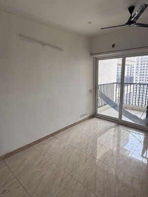 Room in 3 BHK Apartment at Gaur Yamuna City 16th Park View, Gaur Yamuna City – for Sale