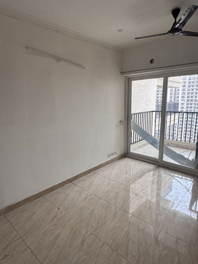 Room, gaur-yamuna-city-16th-park-view 3 Bedroom 1375 Sq.Ft. Apartment In Gaur Yamuna City Greater Noida 10746391