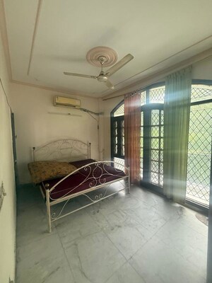 2 BHK Builder Floor For Rent in Kalkaji