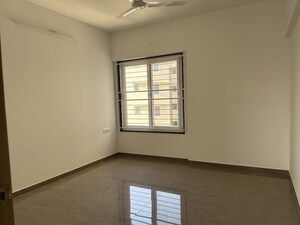 Room in 2 BHK Apartment at Venkatesh Skydale, Hingne Khurd – for Rent